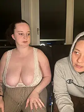 Snapshot of curvy_eina chatting on 03.10.25 curvy eina online show from 03.10.25