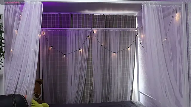 nanii velvett online show from 10.15.25