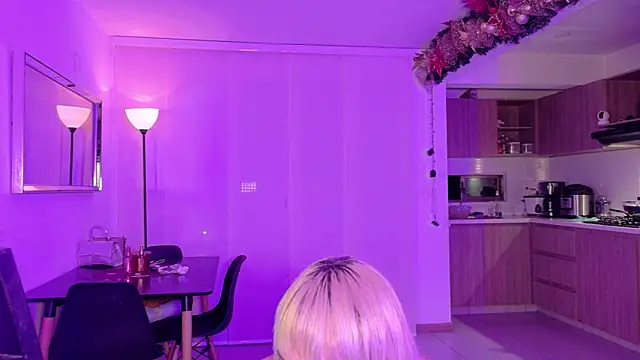 Snapshot of ScarletThompsonx chatting on 02.14.26 ScarletThompsonx online show from 02.14.26