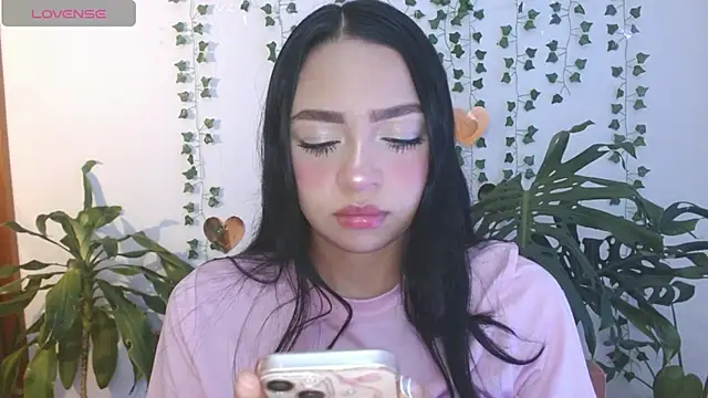 Snapshot of hellokitty__valery chatting on 04.21.26 hellokitty valery online show from 04.21.26