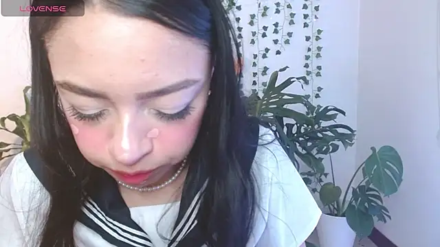 Snapshot of hellokitty__valery chatting on 04.22.26 hellokitty valery online show from 04.22.26