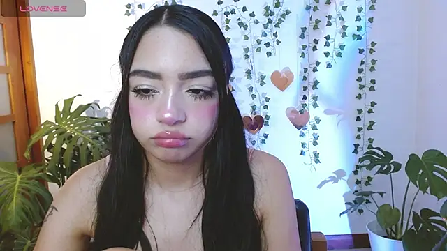 Snapshot of hellokitty__valery chatting on 04.28.26 hellokitty valery online show from 04.28.26
