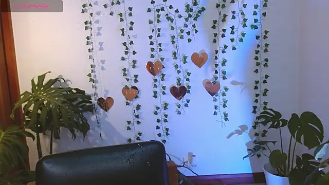 Snapshot of hellokitty__valery chatting on 04.30.26 hellokitty valery online show from 04.30.26