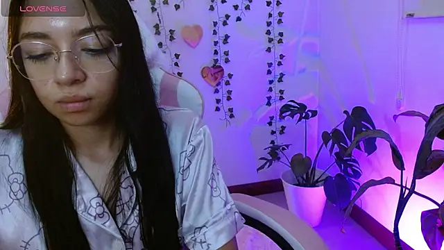 Snapshot of hellokitty__valery chatting on 05.20.26 hellokitty valery online show from 05.20.26