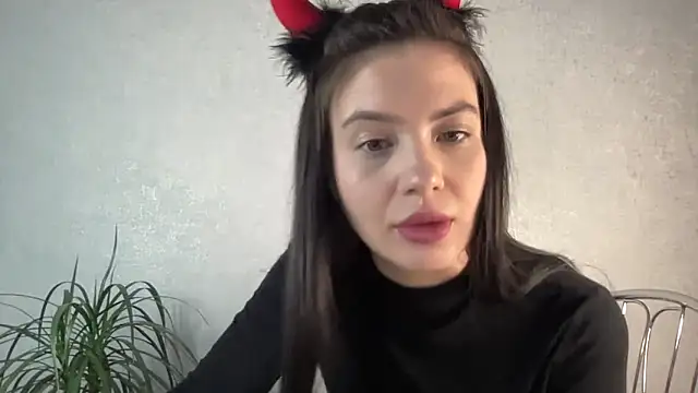 Snapshot of Just_Scarlet_ chatting on 03.14.25 Just Scarlet online show from 03.14.25