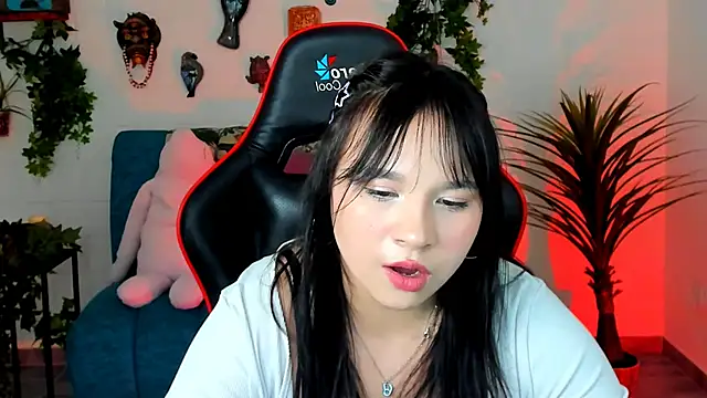 Snapshot of HanaWise chatting on 02.22.25 HanaWise online show from 02.22.25