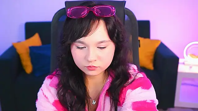 Snapshot of HanaWise chatting on 02.24.25 HanaWise online show from 02.24.25