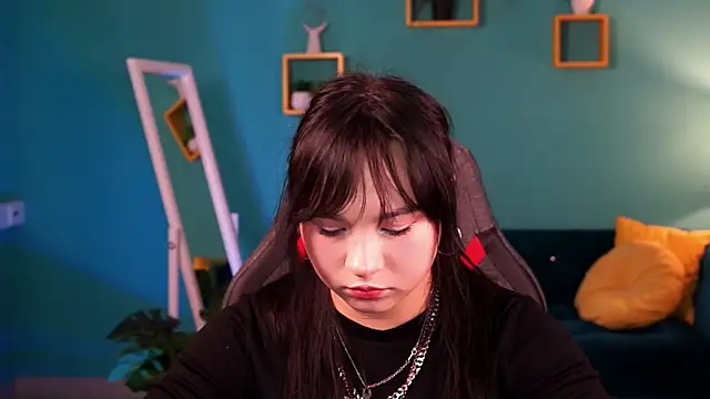 Snapshot of HanaWise chatting on 03.05.25 HanaWise online show from 03.05.25