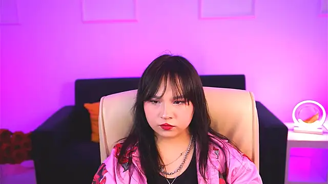 Snapshot of HanaWise chatting on 03.07.25 HanaWise online show from 03.07.25