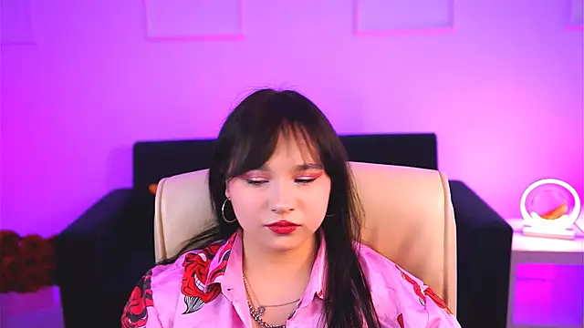 Snapshot of HanaWise chatting on 03.07.25 HanaWise online show from 03.07.25