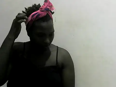 Snapshot of Sweet-Sins_ chatting on 02.22.25 Sweet-Sins online show from 02.22.25