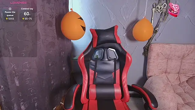 Snapshot of SophiTay chatting on 10.20.25 SophiTay online show from 10.20.25