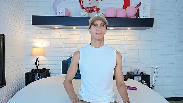 Snapshot of Maximiliano__Fire chatting on 03.08.25 Maximiliano Fire online show from 03.08.25