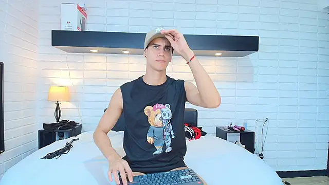 Snapshot of Maximiliano__Fire chatting on 03.11.25 Maximiliano Fire online show from 03.11.25