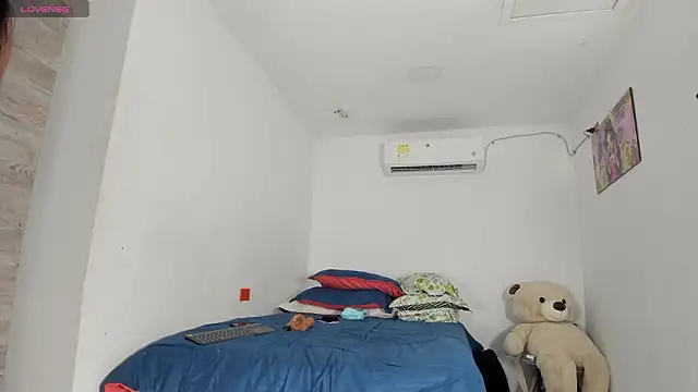 Snapshot of flor_herrera01 chatting on 02.14.26 flor herrera01 online show from 02.14.26