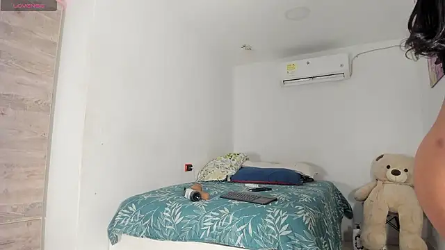 Snapshot of flor_herrera01 chatting on 02.23.26 flor herrera01 online show from 02.23.26