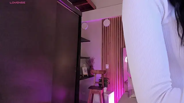 Snapshot of sweetviolet__ chatting on 02.06.26 sweetviolet online show from 02.06.26