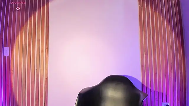 Snapshot of sweetviolet__ chatting on 05.31.26 sweetviolet online show from 05.31.26