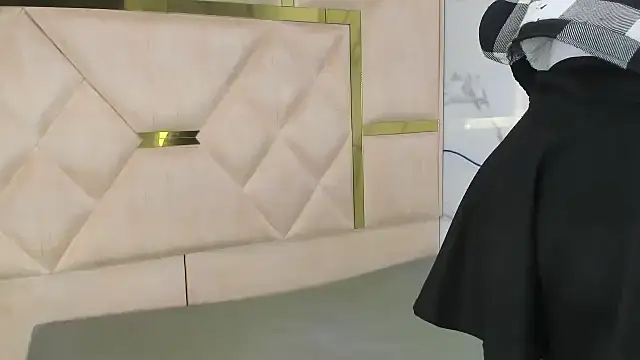 Kendall 6669 online show from 10.28.25