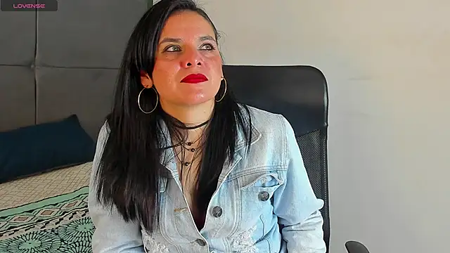 laura hotties online show from 03.12.25