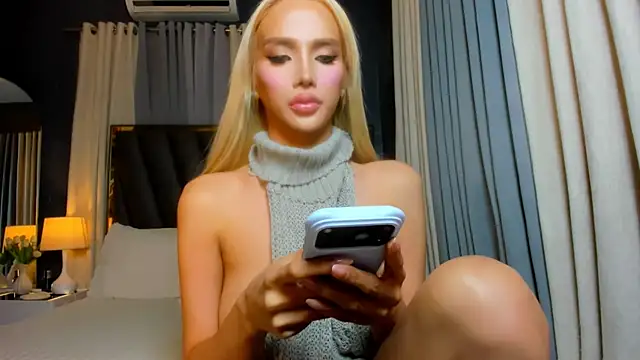 Snapshot of KylieSonique chatting on 07.21.26 KylieSonique online show from 07.21.26