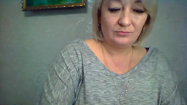 Snapshot of ArielXLoveresss chatting on 10.28.25 ArielXLoveresss online show from 10.28.25