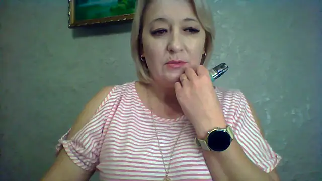 Snapshot of ArielXLoveresss chatting on 11.13.25 ArielXLoveresss online show from 11.13.25