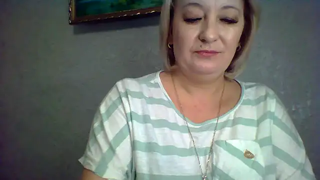 Snapshot of ArielXLoveresss chatting on 11.16.25 ArielXLoveresss online show from 11.16.25