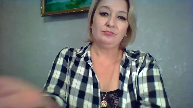 Snapshot of ArielXLoveresss chatting on 11.25.25 ArielXLoveresss online show from 11.25.25