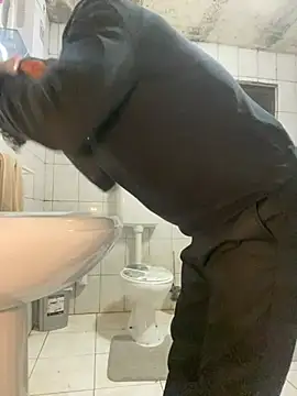 Snapshot of rogerdik76 chatting on 02.04.26 rogerdik76 online show from 02.04.26