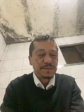 Snapshot of rogerdik76 chatting on 03.04.26 rogerdik76 online show from 03.04.26