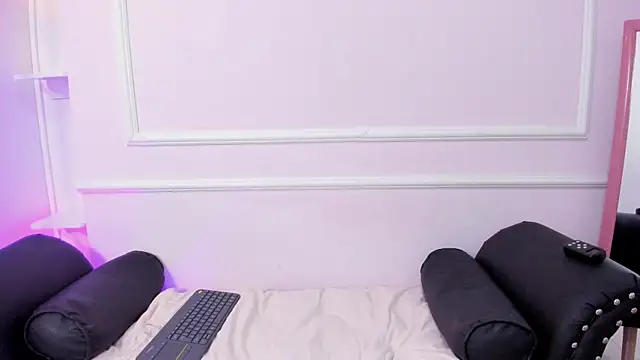 DaphneGlas online show from 03.14.25