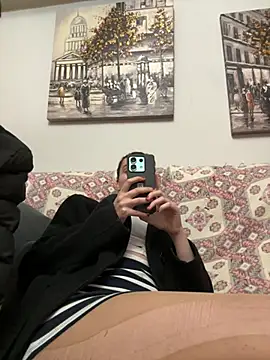 Snapshot of empeshsow chatting on 02.23.25 empeshsow online show from 02.23.25