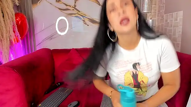 Bella williamss  online show from 11.20.25