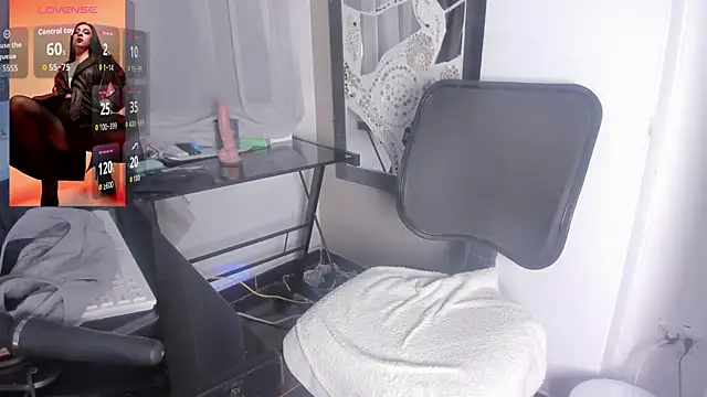 Snapshot of Bella_williamss_ chatting on 05.23.26 Bella williamss online show from 05.23.26