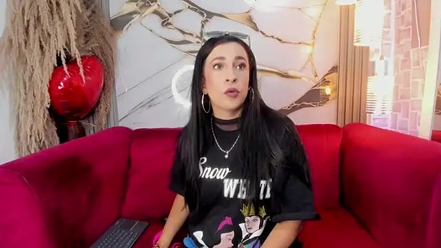 Snapshot of Bella_williamss_ chatting on 06.15.26 Bella williamss online show from 06.15.26