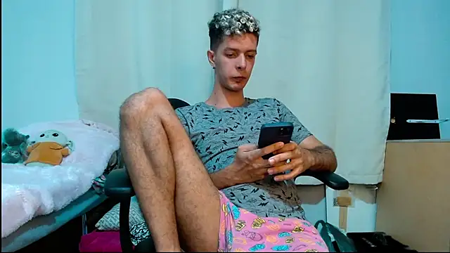 Snapshot of blondetwink chatting on 02.24.25 blondetwink online show from 02.24.25