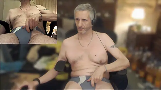 Snapshot of maxdaddy690 chatting on 07.12.26 maxdaddy690 online show from 07.12.26
