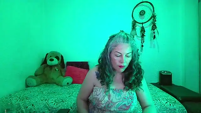 Snapshot of Victoria_Lover chatting on 11.30.25 Victoria Lover online show from 11.30.25