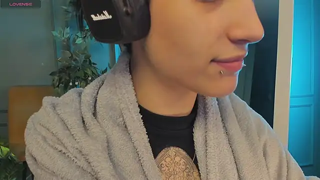 Snapshot of lisbatsyy chatting on 03.15.25 lisbatsyy online show from 03.15.25