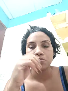 Snapshot of Laurabutt chatting on 10.14.25 Laurabutt online show from 10.14.25