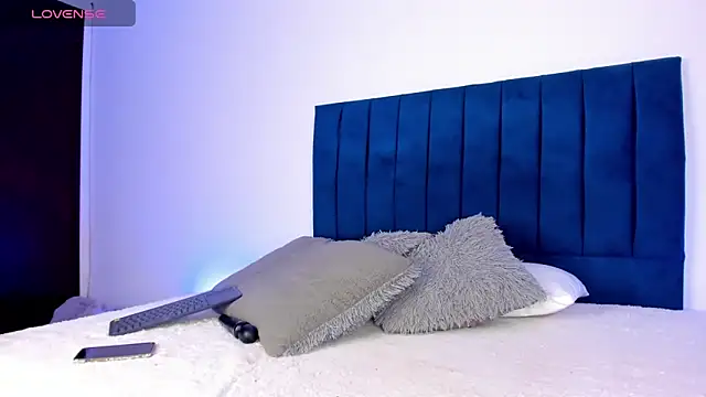 Iam brittanyjhons online show from 12.22.25