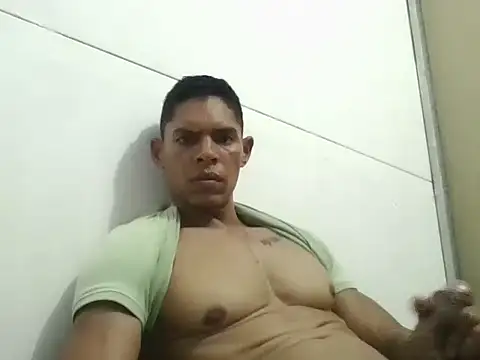 Snapshot of LatinoXXl23cm chatting on 10.30.25 LatinoXXl23cm online show from 10.30.25