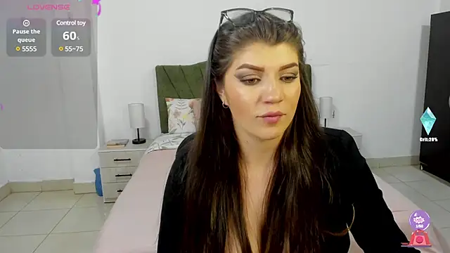 Snapshot of camila_tailors chatting on 03.19.25 camila tailors online show from 03.19.25