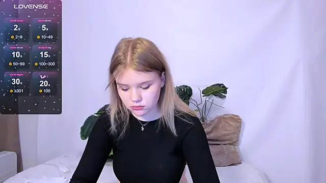 LaseyMoon online show from 03.05.25