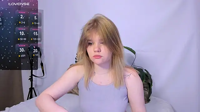 LaseyMoon online show from 03.06.25