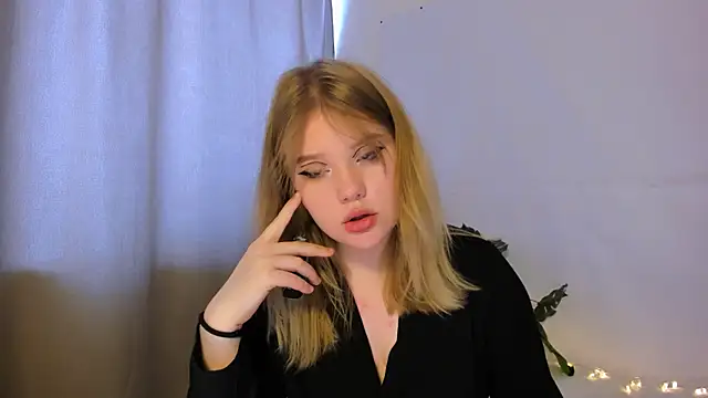 LaseyMoon online show from 03.09.25