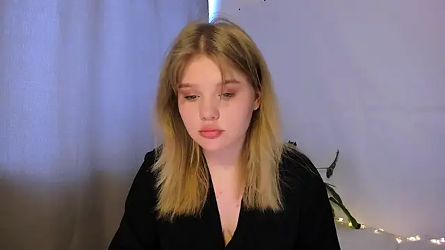 LaseyMoon online show from 03.10.25