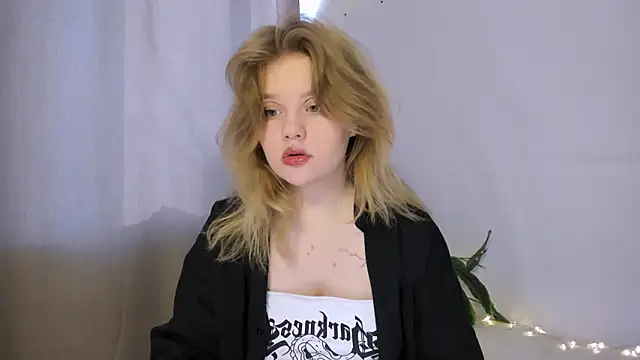 LaseyMoon online show from 03.11.25