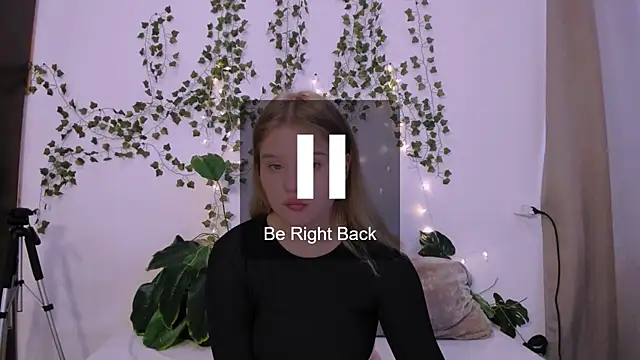 LaseyMoon online show from 03.17.25